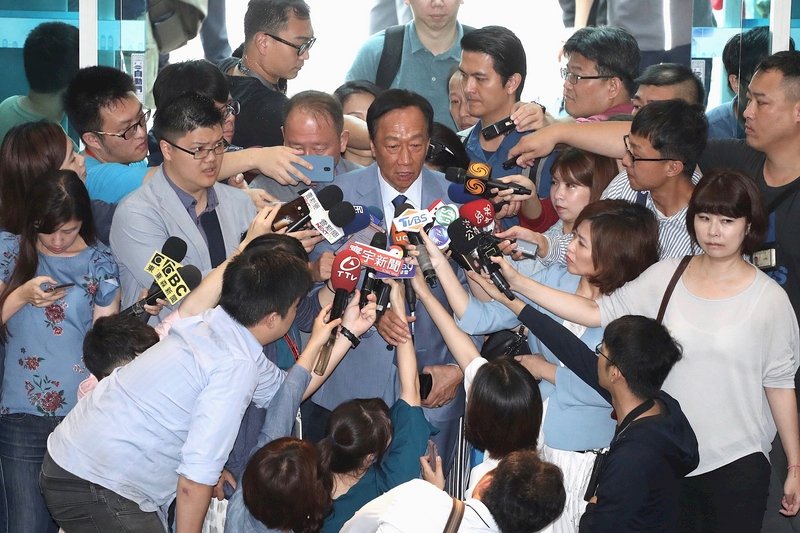 國民黨今召開初選座談 郭台銘堅持手機民調