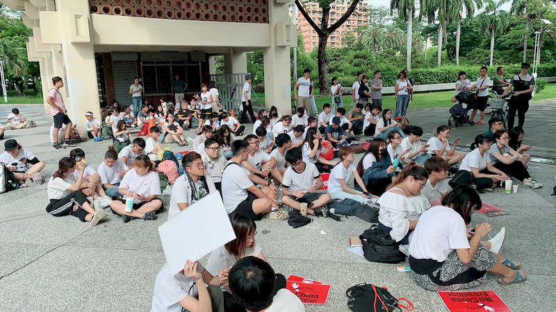 反修訂逃犯條例 高雄港生同步集會