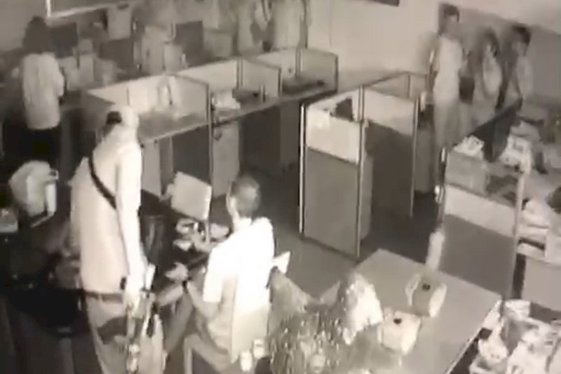 桃園歹徒挾持人質事件和平落幕 蘇揆感謝警方努力