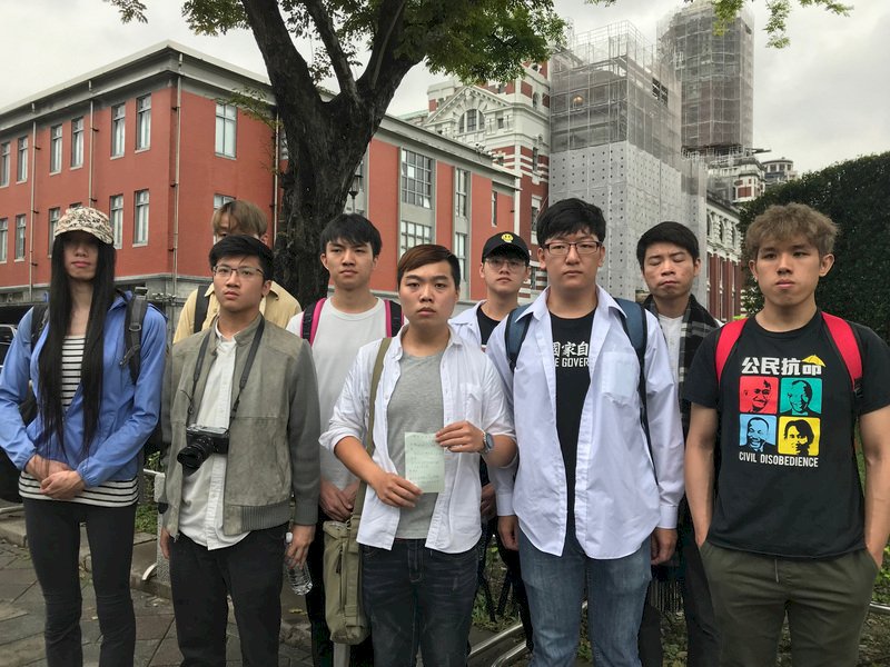 在台港生赴府陳情 陳菊：會保障所有在台港生安全