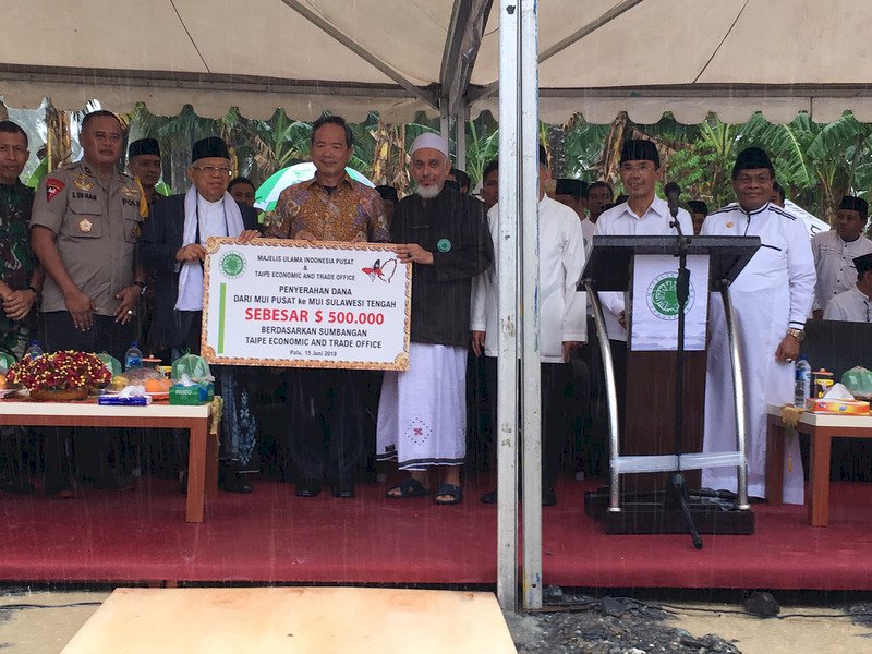 印尼準副總統與駐印代表陳忠 共為賑災工程動土