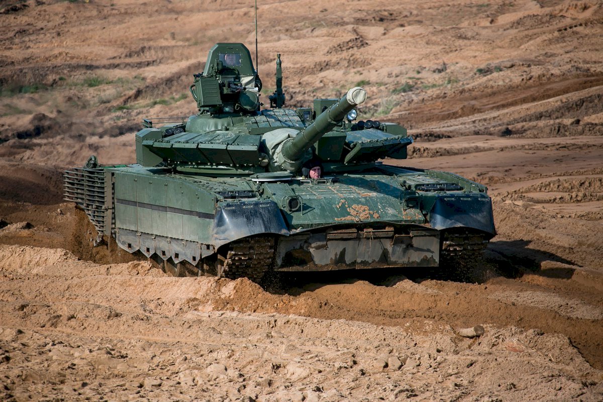 俄在黑龍江對岸部署新式坦克