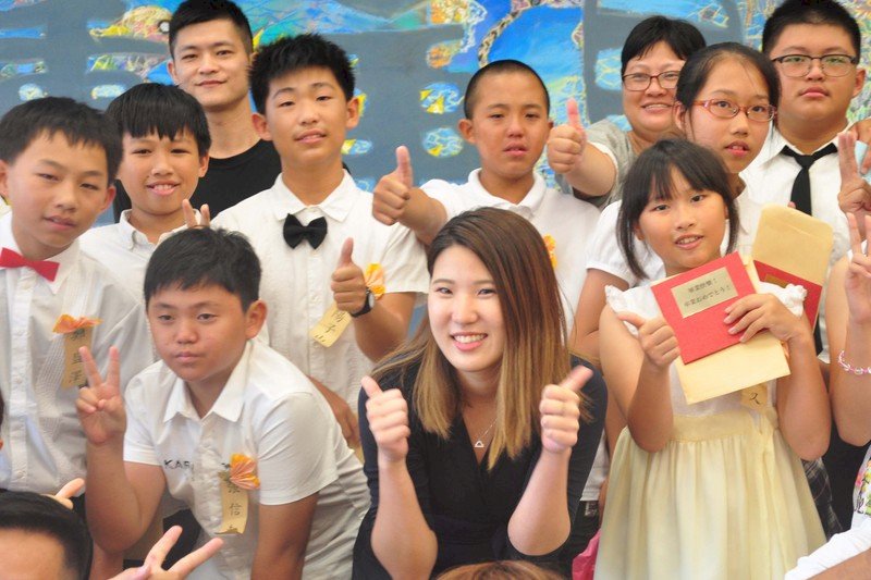 海漂相機奇緣再續 日女大生現身學童畢典給驚喜