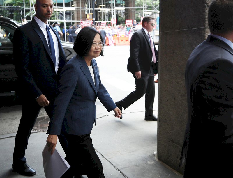總統：香港一國兩制經驗證明獨裁與民主無法共存