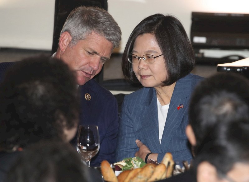 不甩中國 美兩黨外委會代表團見蔡總統力挺台灣