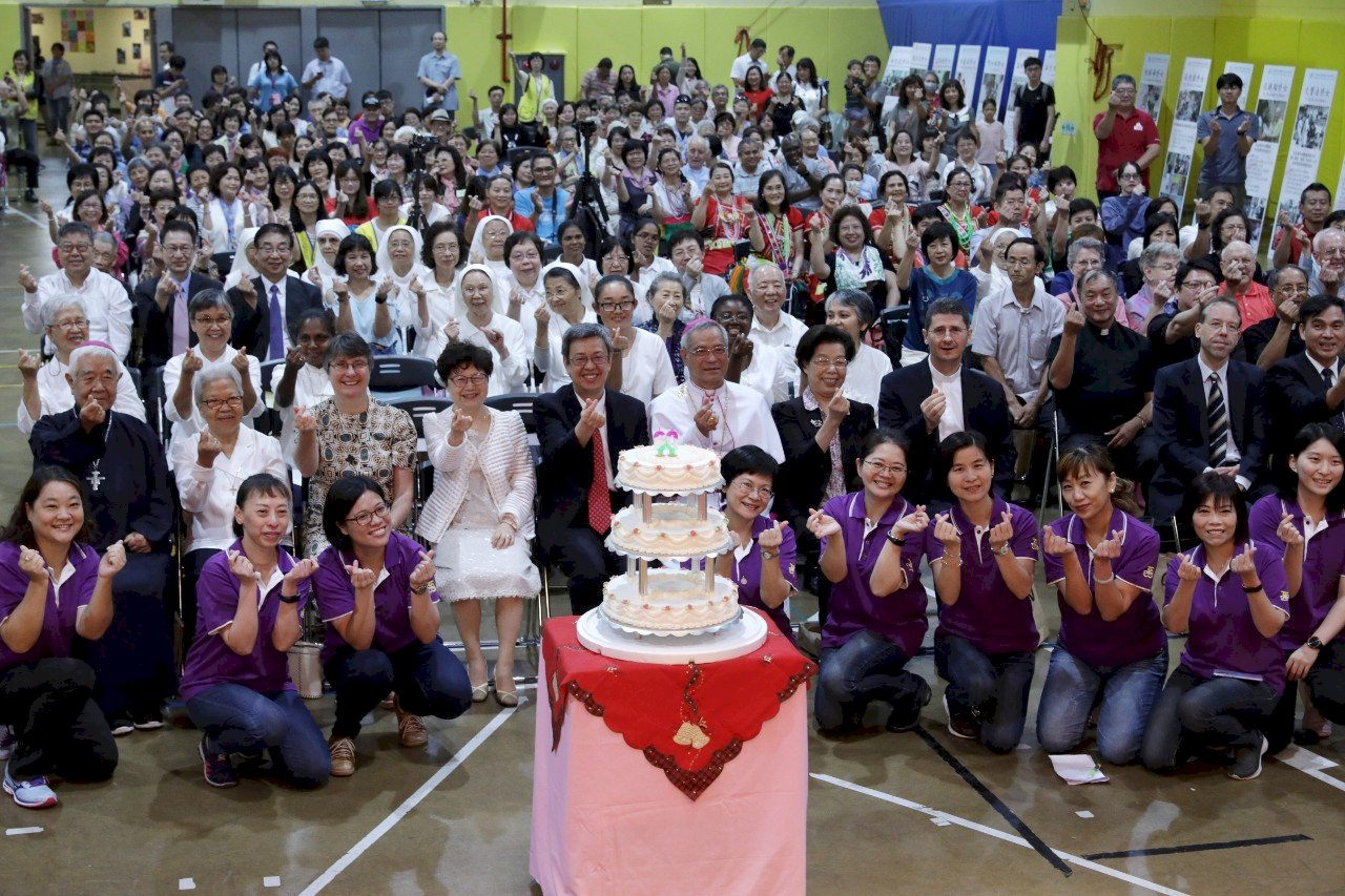 陳建仁感謝聖母聖心會60年為台灣帶來大愛 3修女獲頒身分證