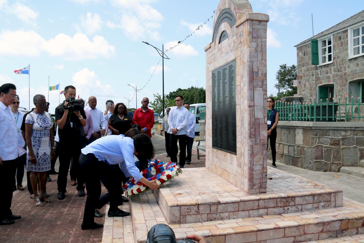 蔡總統參訪漢米爾頓故居為船難紀念碑獻花 新聞 Rti 中央廣播電臺