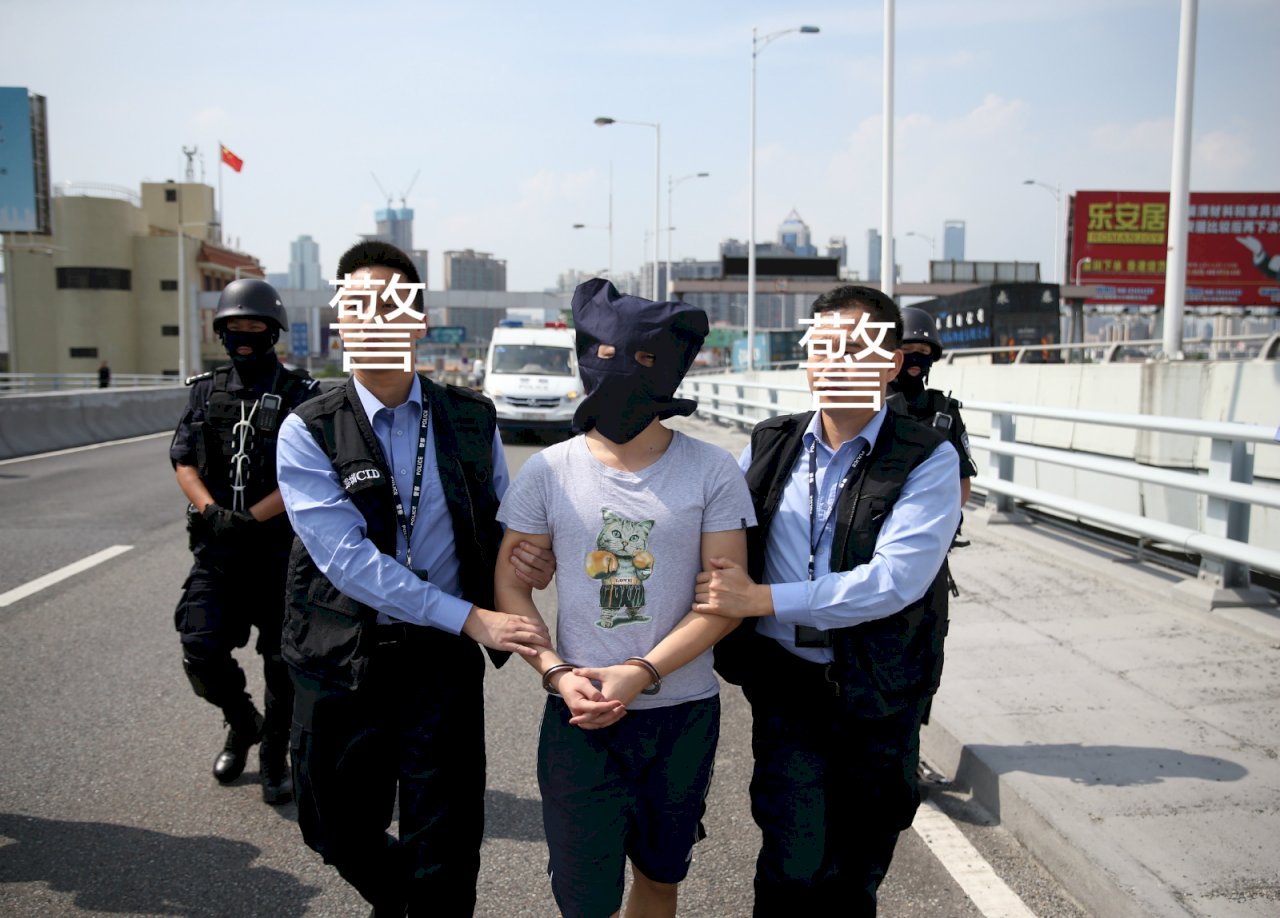 深圳公安向香港警方移交一名港籍嫌犯