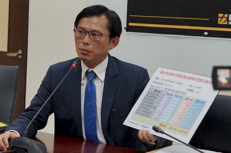 國安特勤藉出訪走私上百萬菸品 總統震怒責令調查