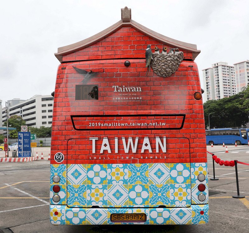 星國燕尾脊閩南建築公車 充滿濃濃台灣風情