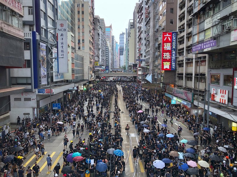 撇中聯辦 反送中港人突襲遊行至銅鑼灣