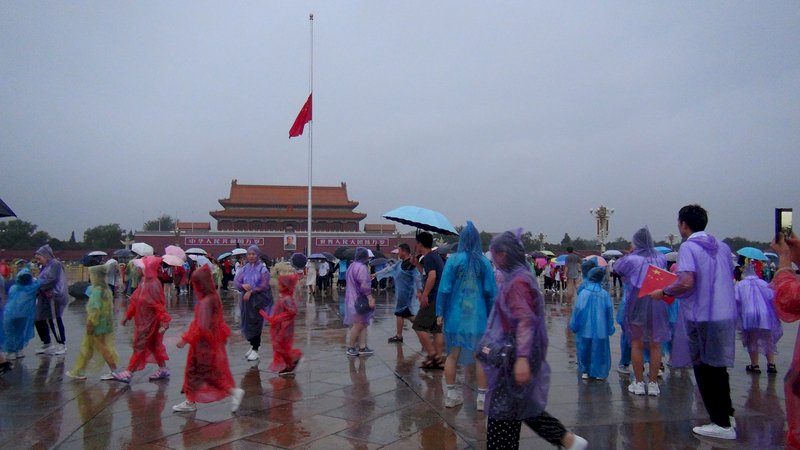 李鵬今火化天安門降半旗 陸民驚呼誰死了