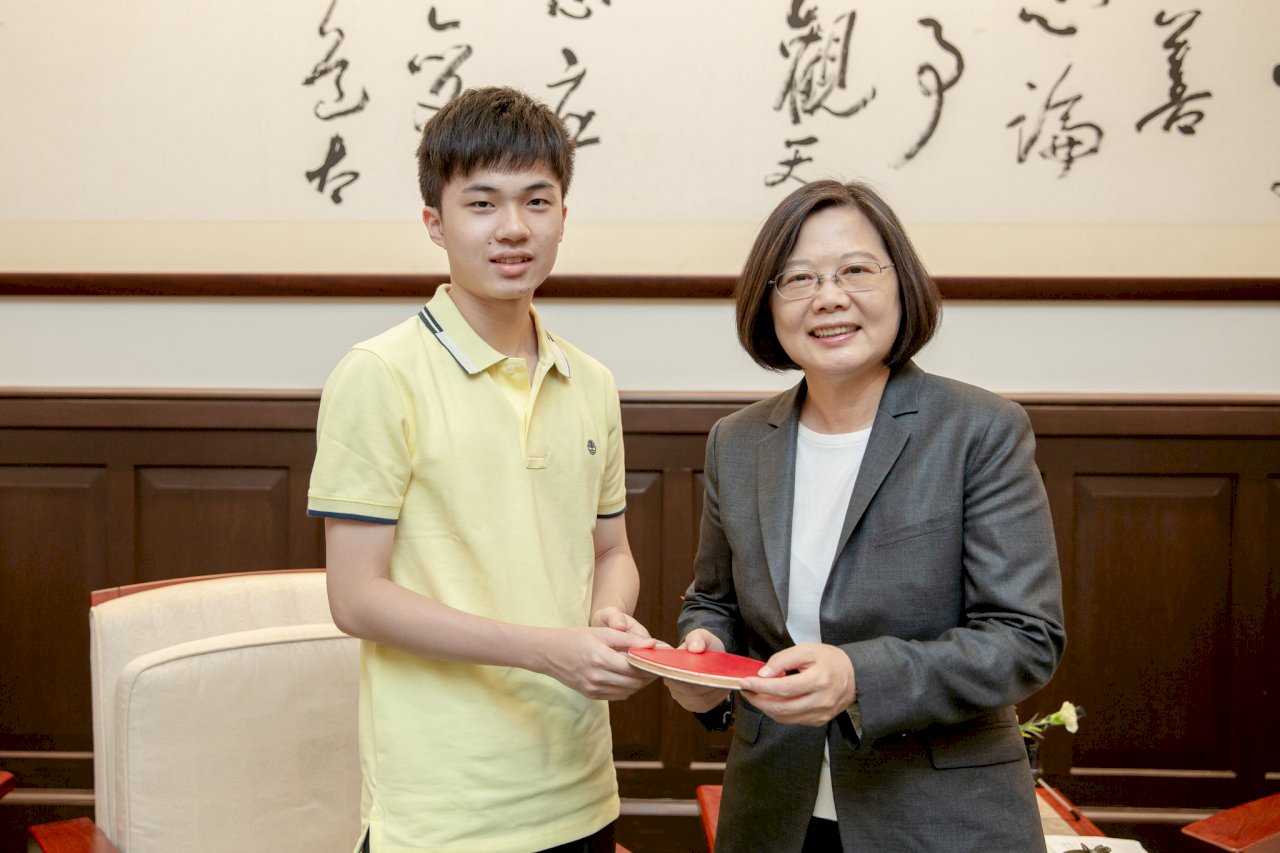 總統：林昀儒是台灣一哥 盼東奧為台爭光