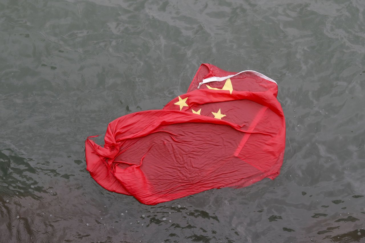 香港首宗侮辱國旗罪 被告獲輕判社會服務