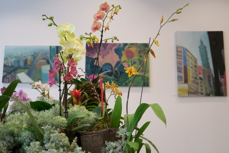 紐約皇后區植物園第6屆台灣蘭花世界特展除了花卉種類豐富，也展示多位台裔青年藝術家畫作。