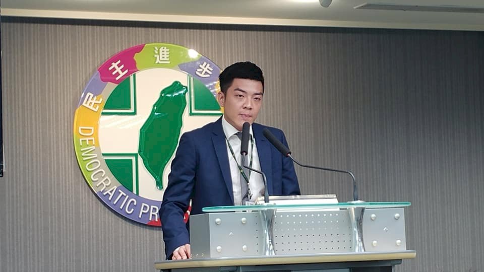 韓國瑜提長照政策 民進黨批蒙住眼睛說話