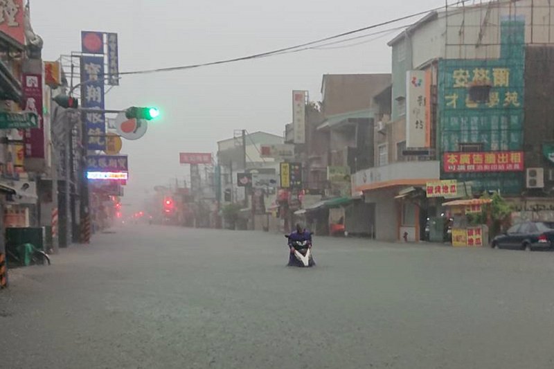 一夜雷雨傳積淹水 台南13日停班停課