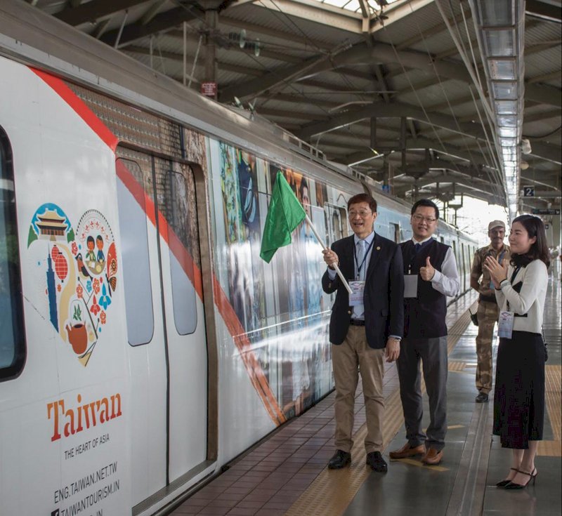 台灣觀光彩繪捷運列車首次穿梭孟買 迴響熱烈