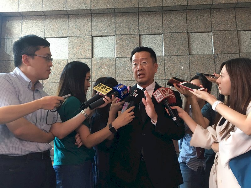 傳香港明發動擠兌 顧立雄籲國際維護香港金融中心穩定