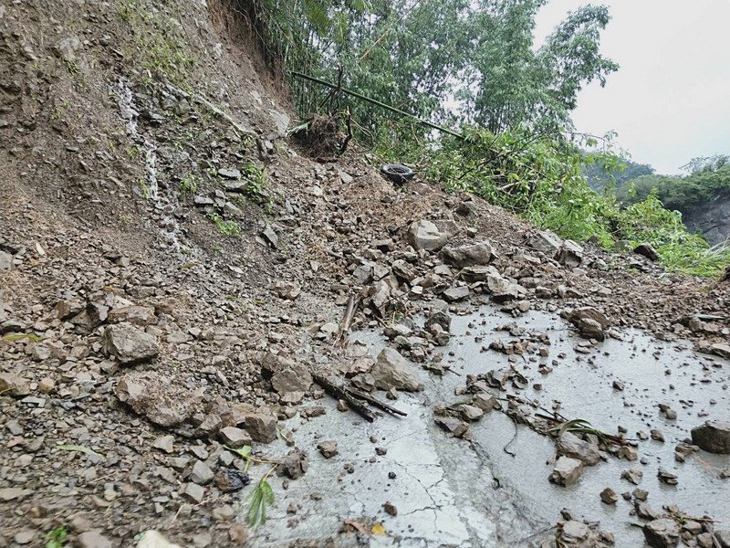 降雨雖緩  高雄山區路難行