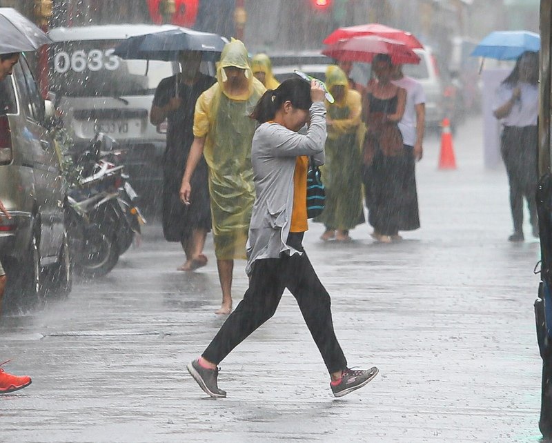 宜花基大台北局部豪大雨 中南部多雲到晴