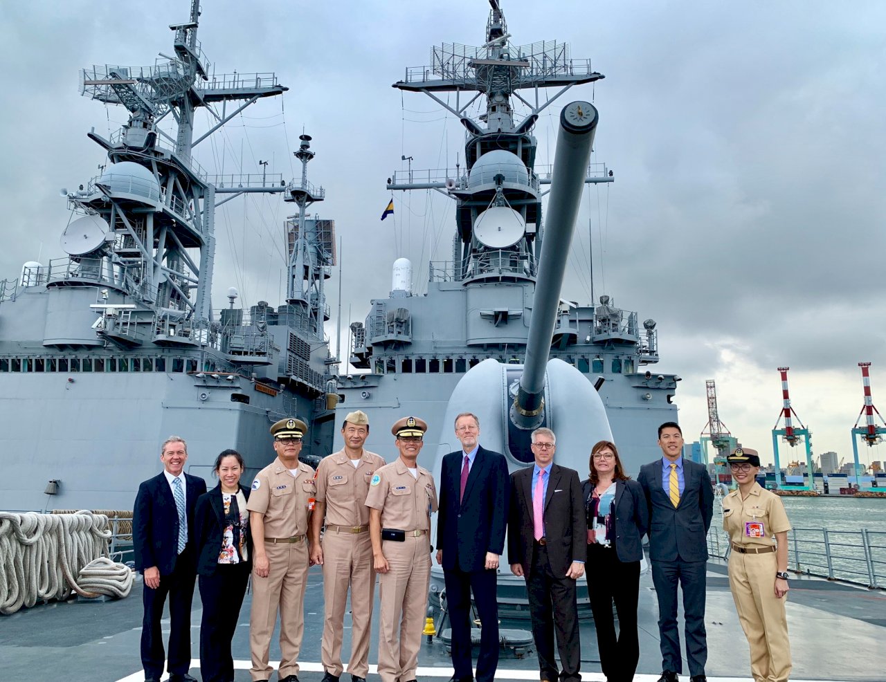 酈英傑登海軍軍艦 強調美台共維海上航行自由安全