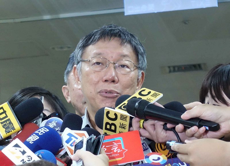 柯郭王同台代表有共識? 柯文哲:順其自然就好