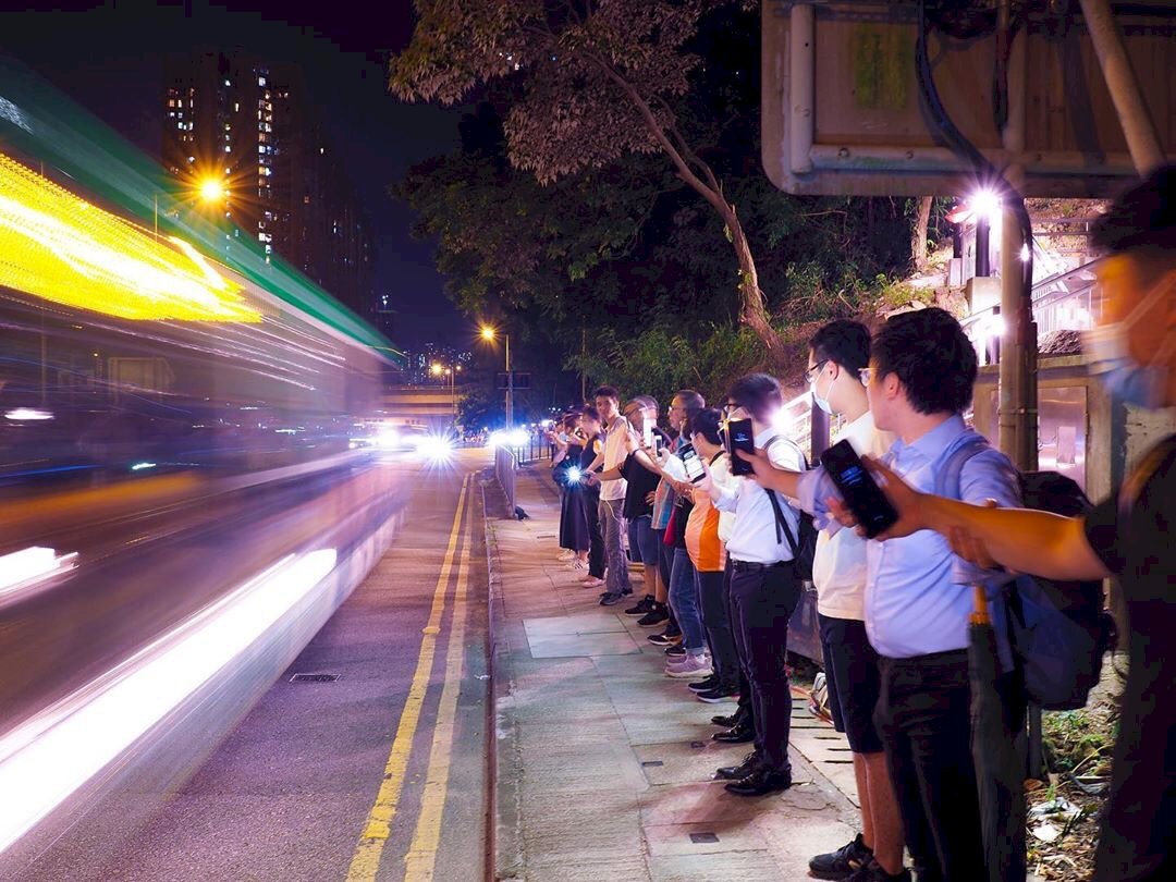 香港823人鏈活動9點散場 和平表達訴求