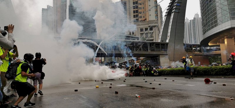 荃葵青遊行爆警民衝突 有民眾被捕