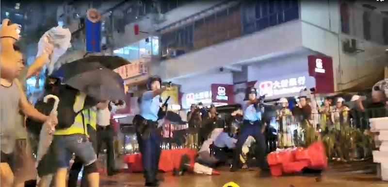 荃葵青遊行 傳有警員開槍