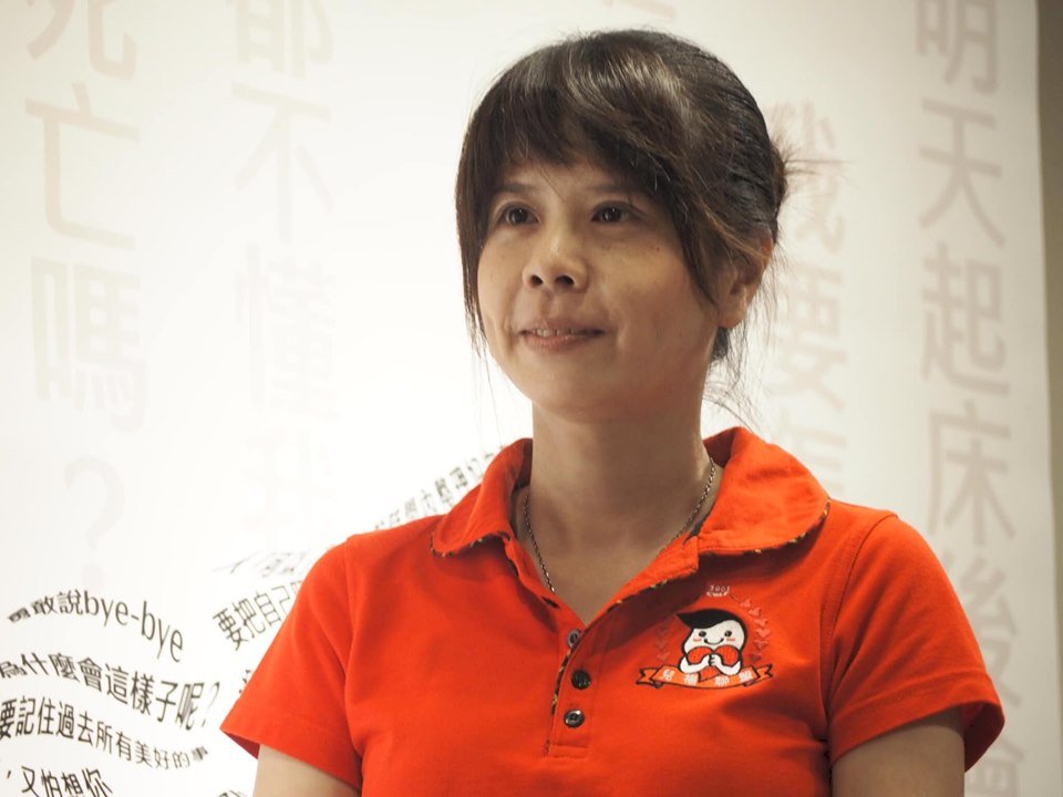 社工在九二一裡送愛  在眼淚裡服務也需被支持