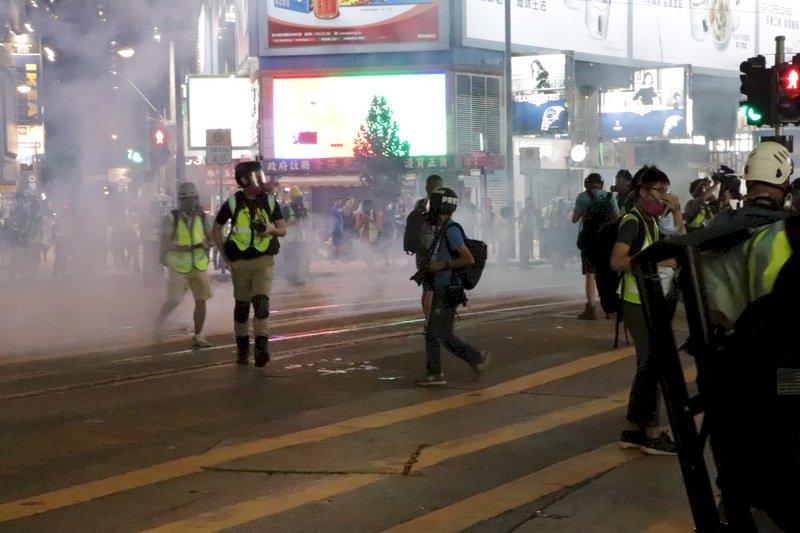 港人遭催淚彈殼擦傷 指警方無視市民感受