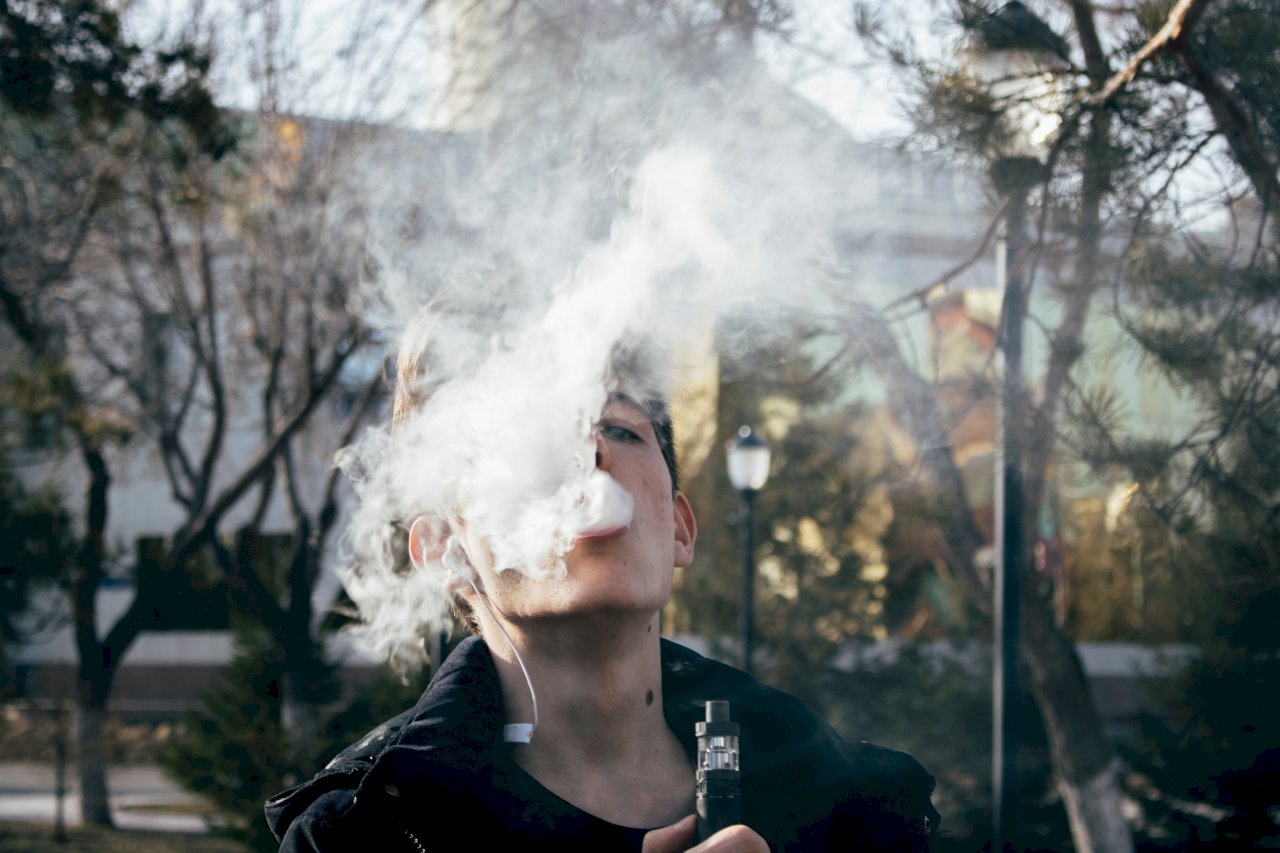 加味電子菸疑釀肺病 美國紐約州宣布禁令