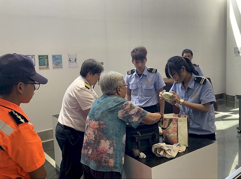 攜肉製月餅入台遭罰案例多 不排除擴大手提行李檢查