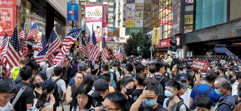 香港一批市民15日不理會警方的禁制,發起「反送中」遊行。圖為現場大批示威者聚集。(圖:中央社)
