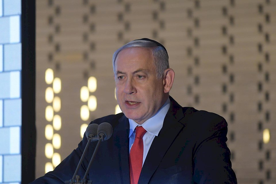 競選活動遇火箭來襲 以色列總理暫避防空洞