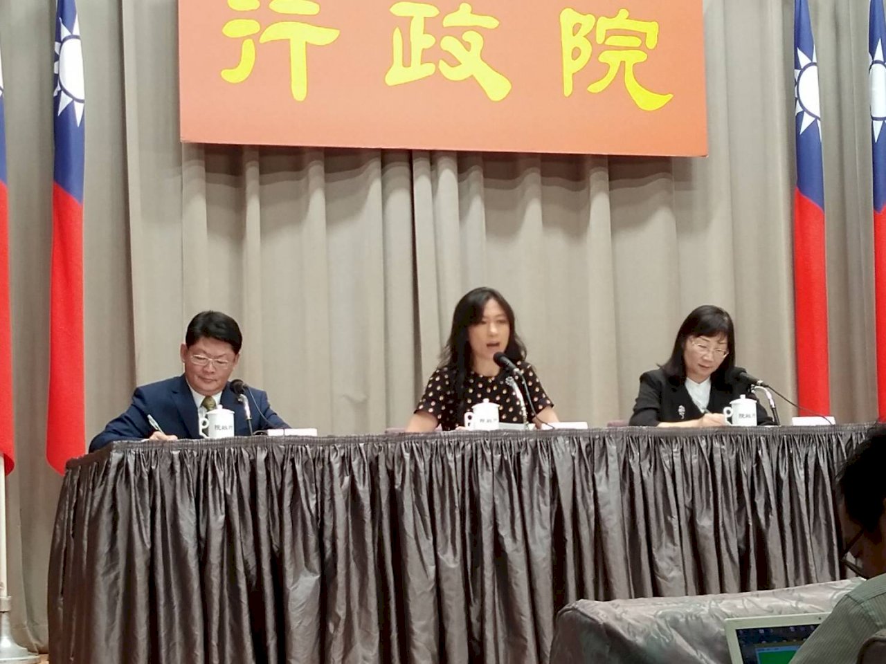 南韓爆非洲豬瘟 蘇揆：證明百分百查驗手提行李正確