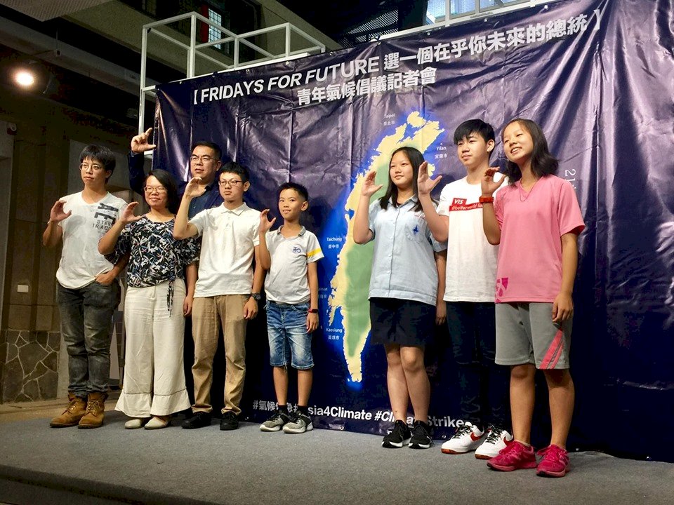 桑柏格效應吹台 青年促總統候選人回應氣候變遷