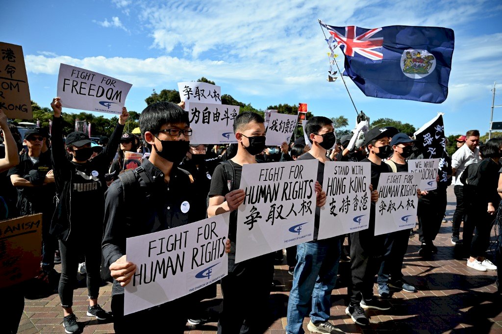 響應全球反極權遊行 雪梨逾千人上街撐香港