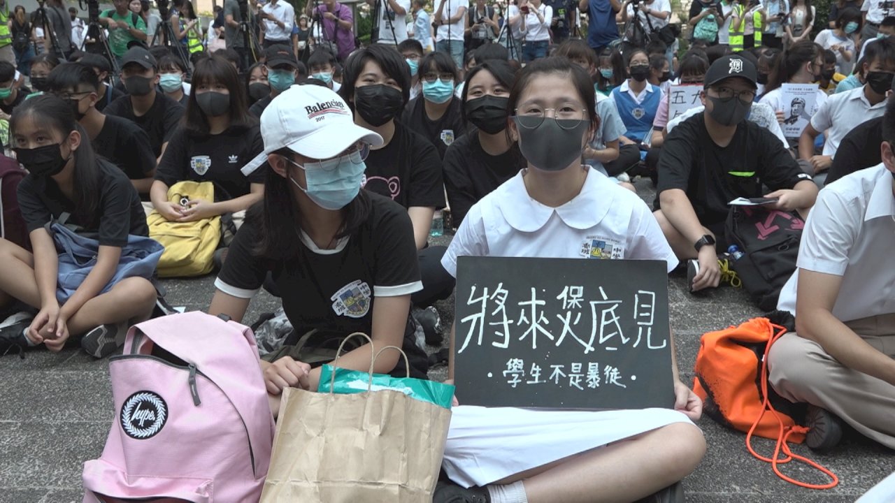 禁蒙面法 港教育局要求學校上報戴口罩學生數目