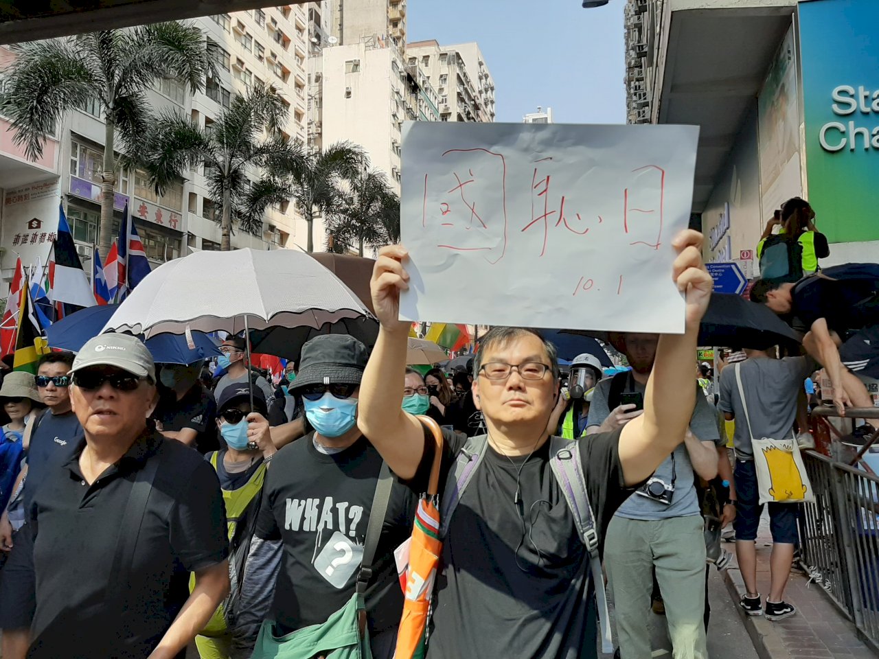 港「國殤日」遊行　入夜後銅鑼灣示威群眾仍未撤(影音)
