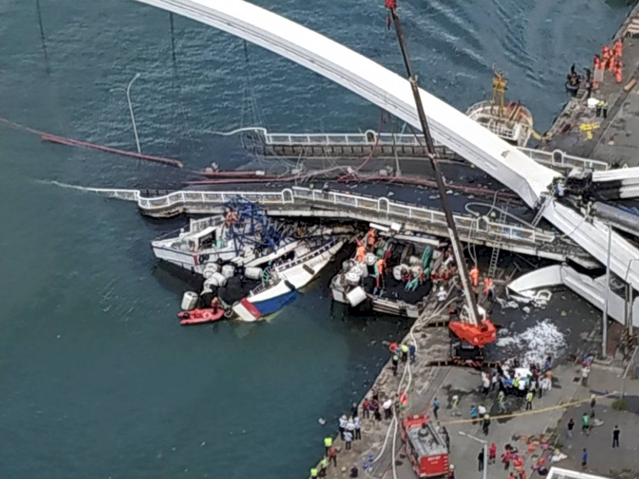 南方澳跨港大橋坍塌 蘇貞昌：立刻啟動救助機制