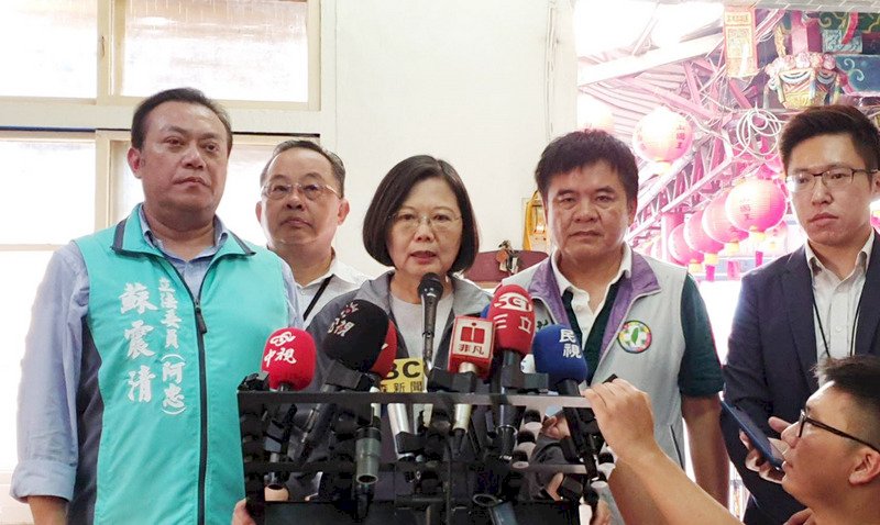 韓國瑜批「守護台灣是詐騙」 蔡總統反擊：他講話還有公信力嗎？
