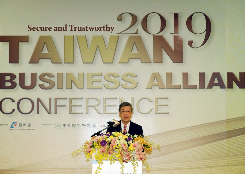 經濟部7日舉辦2019年台灣全球招商論壇，副總統陳建仁致詞表示，在目前國際政經局勢變化劇烈、美中貿易摩擦帶動全球供應鏈重整的關鍵時刻，希望透過這次論壇，向外界展現台灣蓬勃發展的產業創新能量與投資商機，分享台灣投資優勢，促進更多投資與合作。