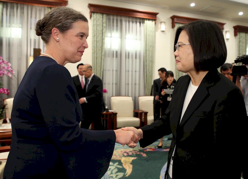 接見美副助卿孫曉雅 總統：願共同促成永續且具包容之經濟成長