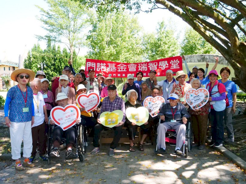 花蓮門諾基金會推出送餐服務超過20年,每天服務超過550名長輩,今年計畫擴大服務範圍,藉由拍攝公益短片「送愛偏鄉,好好吃飯」籌募經費。(門諾基金會提供)