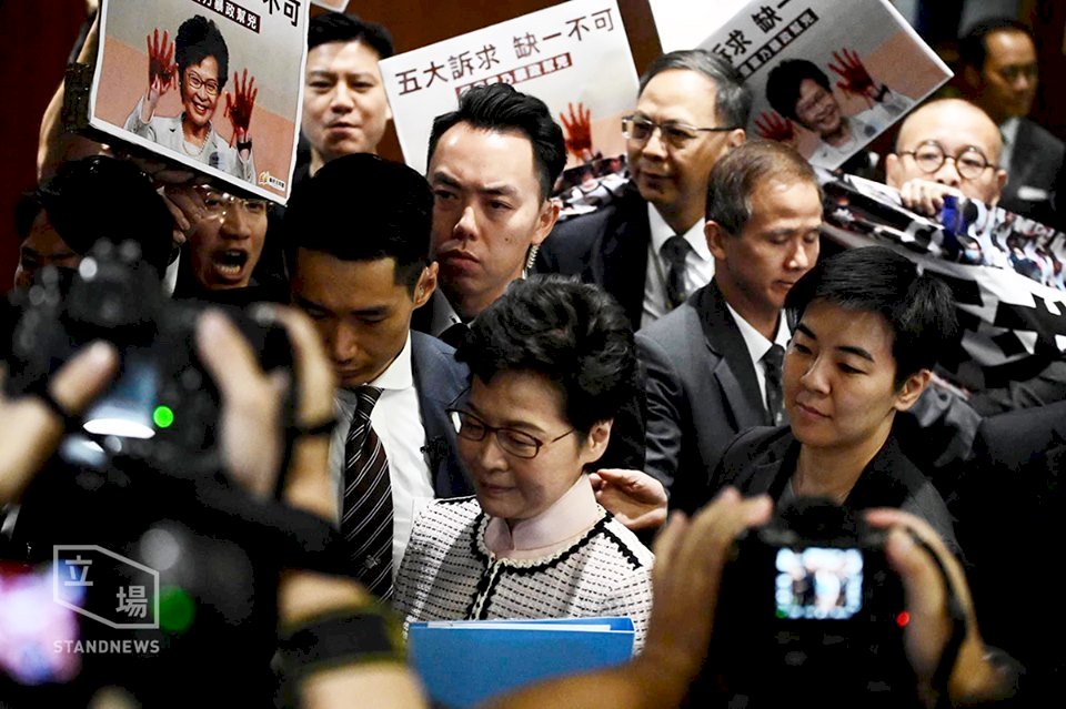林鄭月娥施政報告遭阻 被迫透過影像發表
