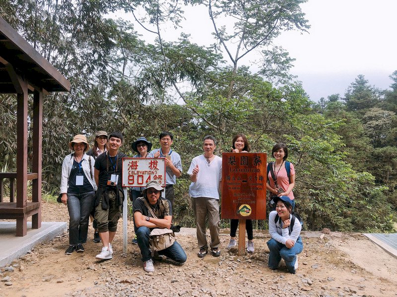 嘉義縣長翁章梁指出,梅山境內唯一的阿里山森鐵梨園寮車站,充滿懷舊的氣氛,歡迎大家到嘉義遊賞。(嘉義縣政府提供)
