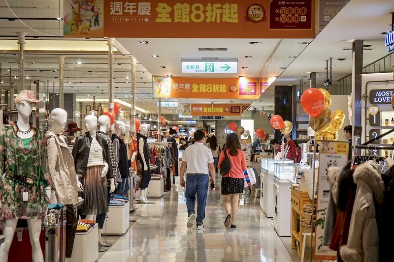8月內需持續衰退 五倍券10月才能用卻成9月零售翻紅關鍵