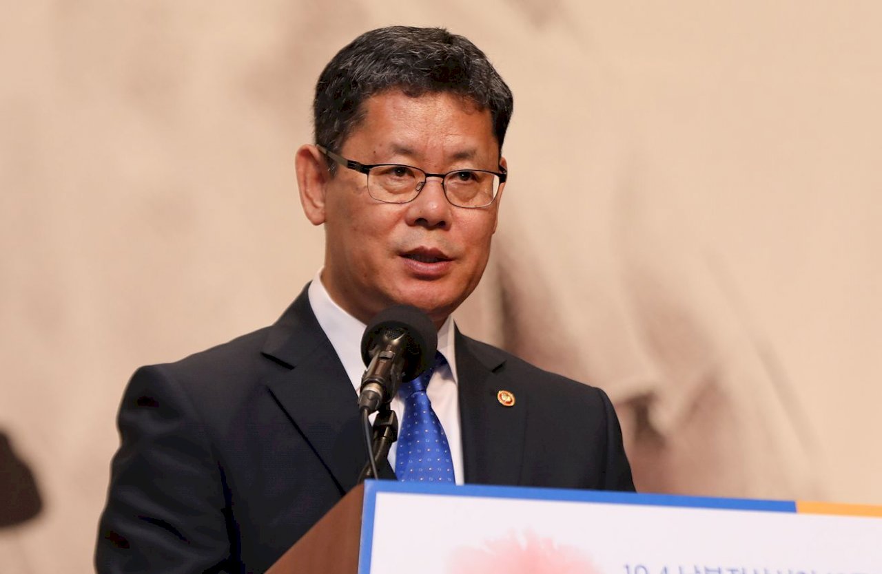 南韓統一部長辭職 文在寅批准